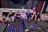 Nhóm thanh niên làm chuyện phạm pháp trong phòng VIP quán karaoke