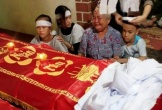 Bố mẹ bị ô tô tông chết, 3 con thơ mồ côi sống với bà hơn 80 tuổi