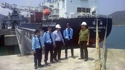 Trao đổi nghiệp vụ an ninh - trật tự tại cảng than Nhà máy Nhiệt điện Vũng Áng 1.