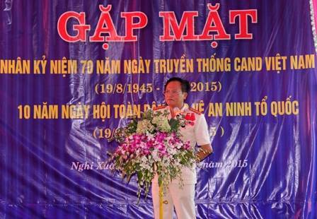  Đại tá Phan Văn Đán, Trưởng công an huyện phát biểu tại buổi tọa đàm