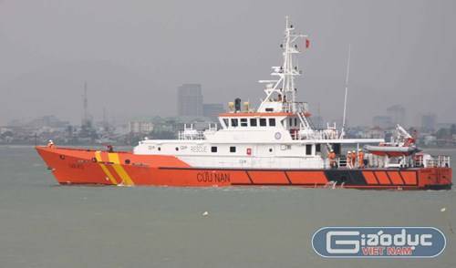 Tàu SAR 412 của Danang MRCC trong một lần đi cứu nạn. Ảnh Thùy Linh
