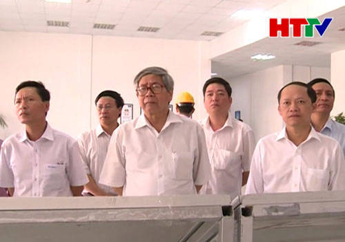 Giáo sư, Tiến sỹ Đặng Vũ Minh,  Chủ tịch Liên hiệp Hội KH-KT VIệt Nam (giữa) thăm Dự án Formosa.