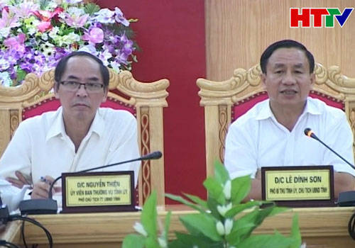 Chủ tịch UBND tỉnh Lê Đình Sơn và Phó Chủ tịch Thường trực UBND tỉnh Nguyễn Thiện chủ trì buổi làm việc