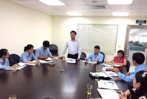 Ông Nguyễn Văn Thanh - Chủ tịch LĐLĐ Hà Tĩnh - phát biểu trong một cuộc làm việc xúc tiến thành lập CĐCS Cty FHS.