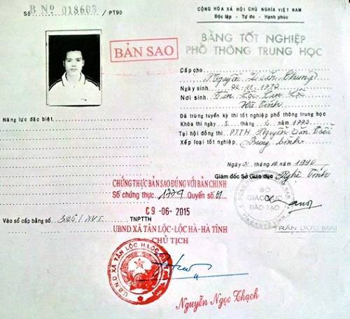 Bản sao công chứng bằng tốt nghiệp cấp 3 của ông Chung được lưu tại UBND xã Tân Lộc.
