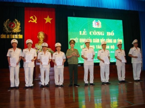 Đại tá Lê Văn Sao trao quyết định bộ nhiệm