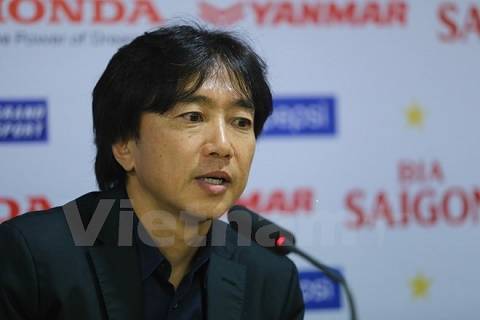 Huấn luyện viên Miura vẫn thể hiện quyết tâm lớn trước những trận đấu tới. (Ảnh: Minh Chiến/Vietnam+)