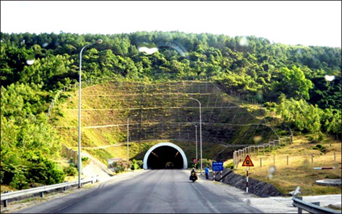 Hầm đường bộ qua Đèo Ngang mở rộng đáp ứng nhu cầu lưu thông trên Quốc lộ 1. (Ảnh: Internet)