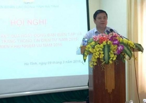 Ông Nguyễn Văn Thanh - Chủ tịch LĐLĐ Hà Tĩnh yêu cầu thời gian tới phải tăng số lượng và chất lượng tin bài trên trang thông tin điện tử của cơ quan này. 