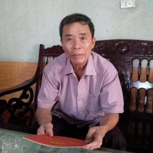 Ông Nguyễn Văn Sơn trao đổi với PV. Ảnh: QA