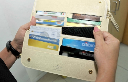Thẻ tín dụng mang đến sự tiện lợi nhưng cần bảo mật cao - Ảnh: Diệp Đức Minh