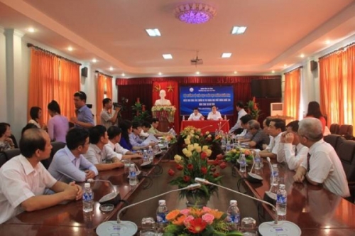 Bộ trường Bộ GD&ĐT Phùng Xuân Nhạ làm việc với các đơn vị liên quan về công tác tổ chức kỳ thi THPT quốc gia năm 2016 tại Hà Tĩnh