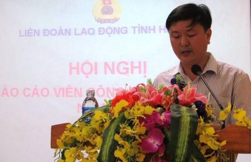 Ông Phan Mạnh Hùng - Trưởng Ban Tuyên giáo LĐLĐ Hà Tĩnh báo cáo kết quả tuyên truyền về hoạt động Công đoàn