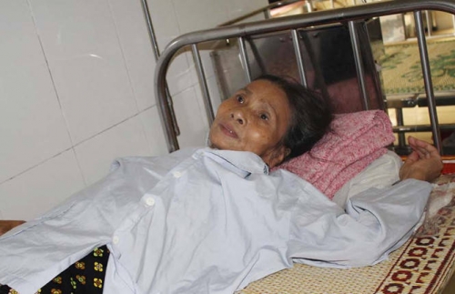 Bà Trần Thị Thanh đang điều trị tại bệnh viện 