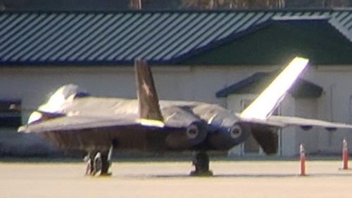 Bức ảnh được cho là chụp máy bay chiến đấu J-20 tại căn cứ ở Mỹ. (Ảnh: Aviationist)