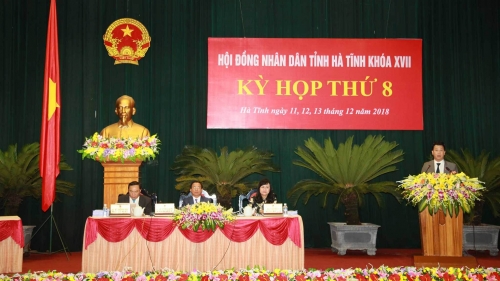 Chủ tịch UBND tỉnh Đặng Quốc Khánh phát biểu tại kì họp HĐND tỉnh 