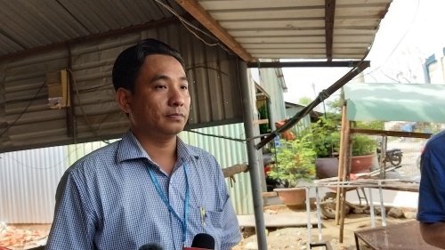 Ông Bùi Hữu Trung, Phó Chủ tịch UBND phường Phú Thuận thông tin vụ nổ và công tác khắc phục hậu quả