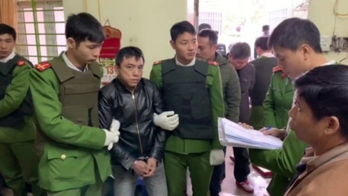 Công an bắt giữ Nguyễn Hoài Bắc, đối tượng cầm đầu của đường dây mua bán trái phép chất ma túy (Ảnh: Công an tỉnh Hưng Yên).
