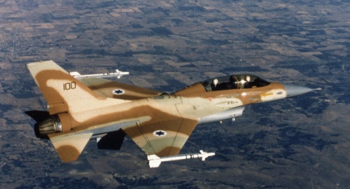 Một máy bay chở khách F-16 của Israel (Ảnh: AP)