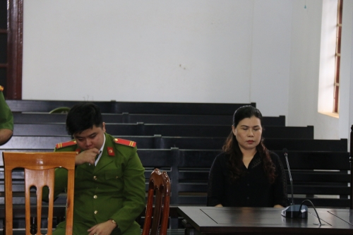 Đối tượng Nguyễn Thị Thanh Loan, chủ cơ sở trộn tạp chất cà phê tại tòa