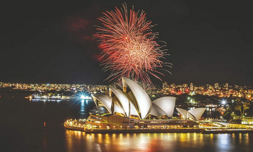 Màn trình diễn pháo hoa tại Sydney trong đêm giao thừa 2018. Ảnh: AFP.