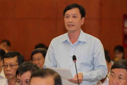 Giám đốc BHXH TP HCM Phan Văn Mến trả lời tại phiên chất vấn ngày 6-12