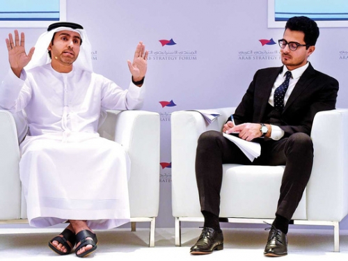 Ông Mohammad Al Nuaimi (trái) trong buổi thảo luận trước thềm Diễn đàn Chiến lược Ả Rập (ASF). Ảnh: Gulf News