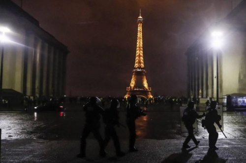 Pháp sẽ đóng cửa tháp Eiffel vào cuối tuần này. Ảnh: EPA-EFE
