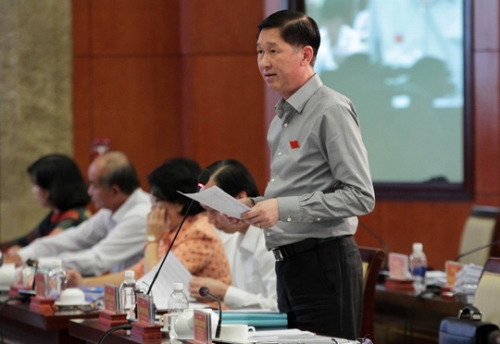 Phó Chủ tịch UBND TP Trần Vĩnh Tuyến trả lời ĐB về thất thu phí đậu ôtô
