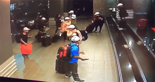 Đoàn khách Việt Nam sang Đài Loan sau khi nhận phòng khách sạn trong một tiếng đã vội vàng rời đi. Ảnh: CNA.