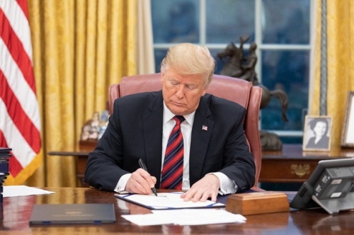 Tổng thống Trump ký thông qua đạo luật ARIA nhằm hỗ trợ các quốc gia châu Á - Thái Bình Dương ngày 31/12/2018. (Ảnh: AP)