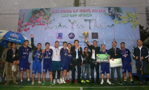 Thắng thuyết phục trong hai trận đấu, đội bóng Arita đã giành chức vô địch của giải 
