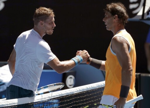 James Duckworth (trái) đầy hưng phấn khi thi đấu với Nadal