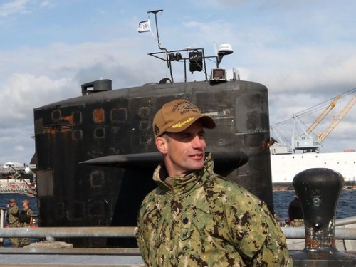 Cựu chỉ huy tàu ngầm USS Bremerton của Hải quân Mỹ Travis Zettel (Ảnh: Sun)