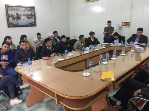 Lãnh đạo công ty CP Tập đoàn gang thép Hàn Việt trao đổi thông tin với báo chí về sự cố gây ô nhiễm môi trường trước phản ánh của người dân