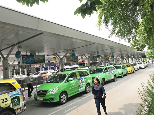 Từ ngày 20-1, Sở Giao thông Vận tải TP HCM được ủy quyền xây dựng quy hoạch phát triển vận tải hành khách bằng taxi và tổ chức điểm đỗ taxi. Ảnh: GIA MINH