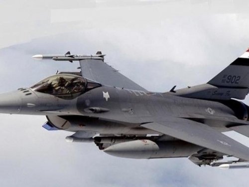 Chiến đấu cơ của lực lượng không quân Iraq làm nhiệm vụ diệt khủng bố trên bầu trời Syria