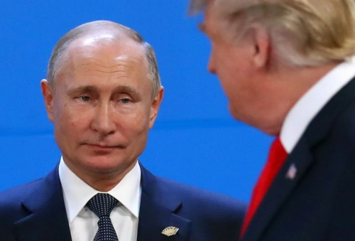 Hai nhà lãnh đạo Nga, Mỹ dường như không chào hỏi hay bắt tay khi chạm mặt nhau ở hội nghị G20 tại Argentina năm 2018. (Ảnh: Reuters)