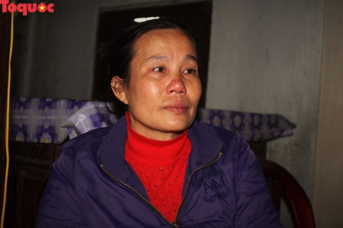 Bà Lý đau xót khi kể về những nỗi đau gia đình mình gánh chịu.