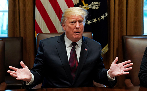 Tổng thống Trump tại Nhà Trắng hôm 24/1. Ảnh: Reuters