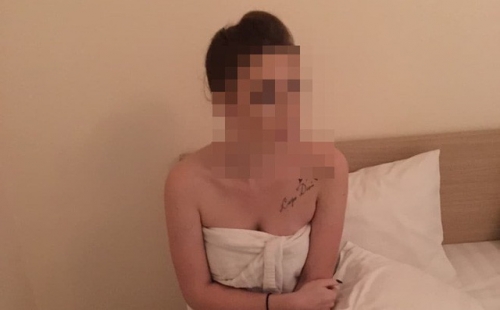 Một cô gái ngoại quốc trong đường dây của Prokoffva Elena bị bắt quả tang khi đang bán dâm.