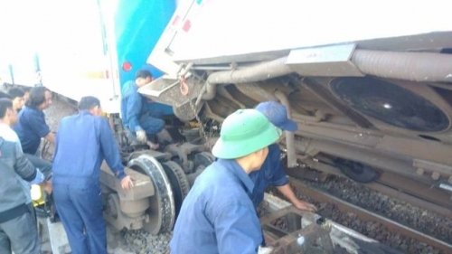 Sự cố tàu SE1 trật bánh tại Bình Thuận khiến tuyến đường sắt Bắc - Nam ách tắc hơn 14 tiếng đồng hồ