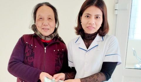 Điều dưỡng Trần Thị Lĩnh trả lại số tiền cho bệnh nhân Trần Thị Châu