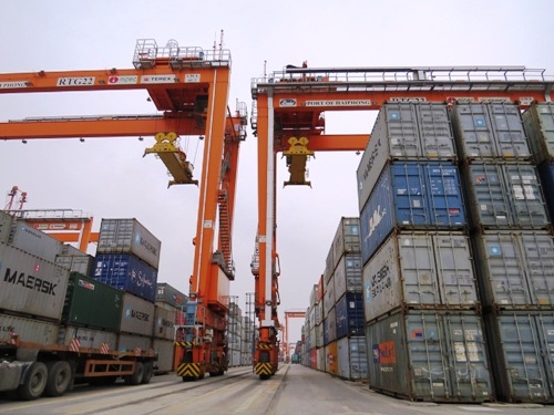 Cảng biển Hải Phòng đang tồn khoảng 5.000 container trong đó phần lớn là phế liệu chưa được thông quan và các container chủ hàng đã từ chối nhận hàng. Ảnh: Giang Chinh
