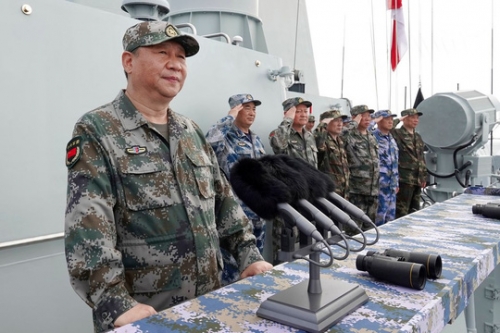 Chủ tịch Trung Quốc Tập Cận Bình phát biểu sau khi thị sát hạm đội Hải quân Quân đội Giải phóng Nhân dân Trung Quốc ở biển Đông hồi tháng 4-2018. Ảnh AP