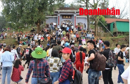 Chùa Hương Tích là Di tích văn hóa - thắng cảnh cấp Quốc gia, mỗi năm đón hơn 12 vạn lượt du khách tới tham quan, vãn cảnh...