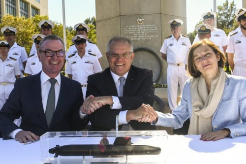 Từ trái qua phải: Bộ trưởng Quốc phòng Australia Christopher Pyne, Thủ tướng Australia Scott Morrision và Bộ trưởng Quốc phòng Pháp Florence Parly (Ảnh: Reuters)
