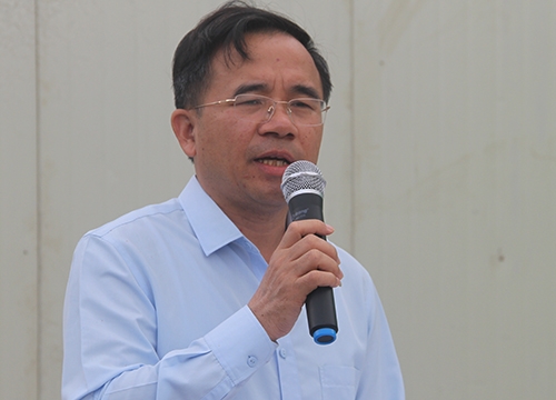 Ông Bùi Quang Hoàn, Chủ tịch UBND huyện Kỳ Anh phát biểu trong cuộc đối thoại với người dân. Ảnh: Đức Hùng