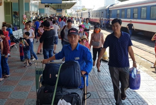 Ga Nha Trang nhộn nhịp khách vào Nam sau Tết Nguyên đán Kỷ Hợi