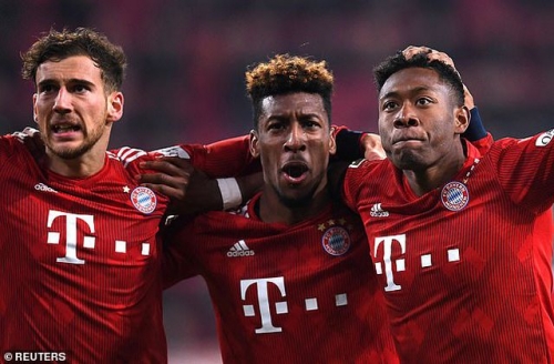 Bayern Munich giành chiến thắng nhọc nhằn trước Augsburg